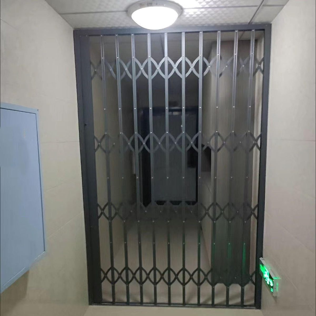 Extendable Locking Burglar Bars for Sliding Doors & Windows, Security Fence Guard for Basements, Accordion Grate Net for Cats & Dogs (70x140cm/28x55in)